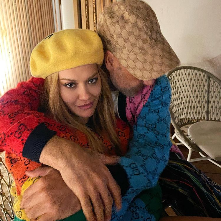 Celebrity Weddings — Stars Who Married In 2022 So Far - Jarastyle Teen's 3 Rita Ora hugging her husband Taika Waititi