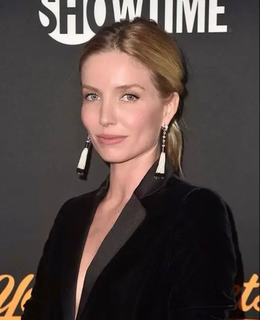 Annabelle Wallis posing for a photograph