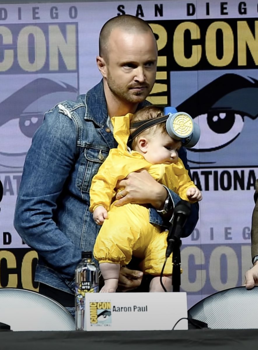 Aaron Paul's daughter cosplaying as him at ComicCon