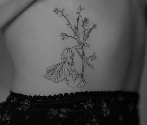 Amybeth McNulty showed off her tattoo she got as a tribute to her mother and grandmother.