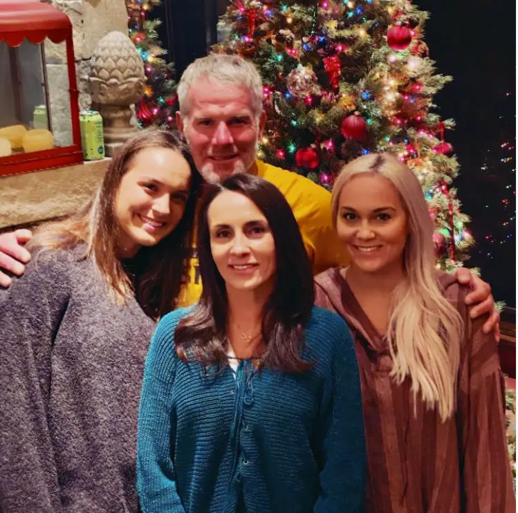 Brett Favre with wife and daughters