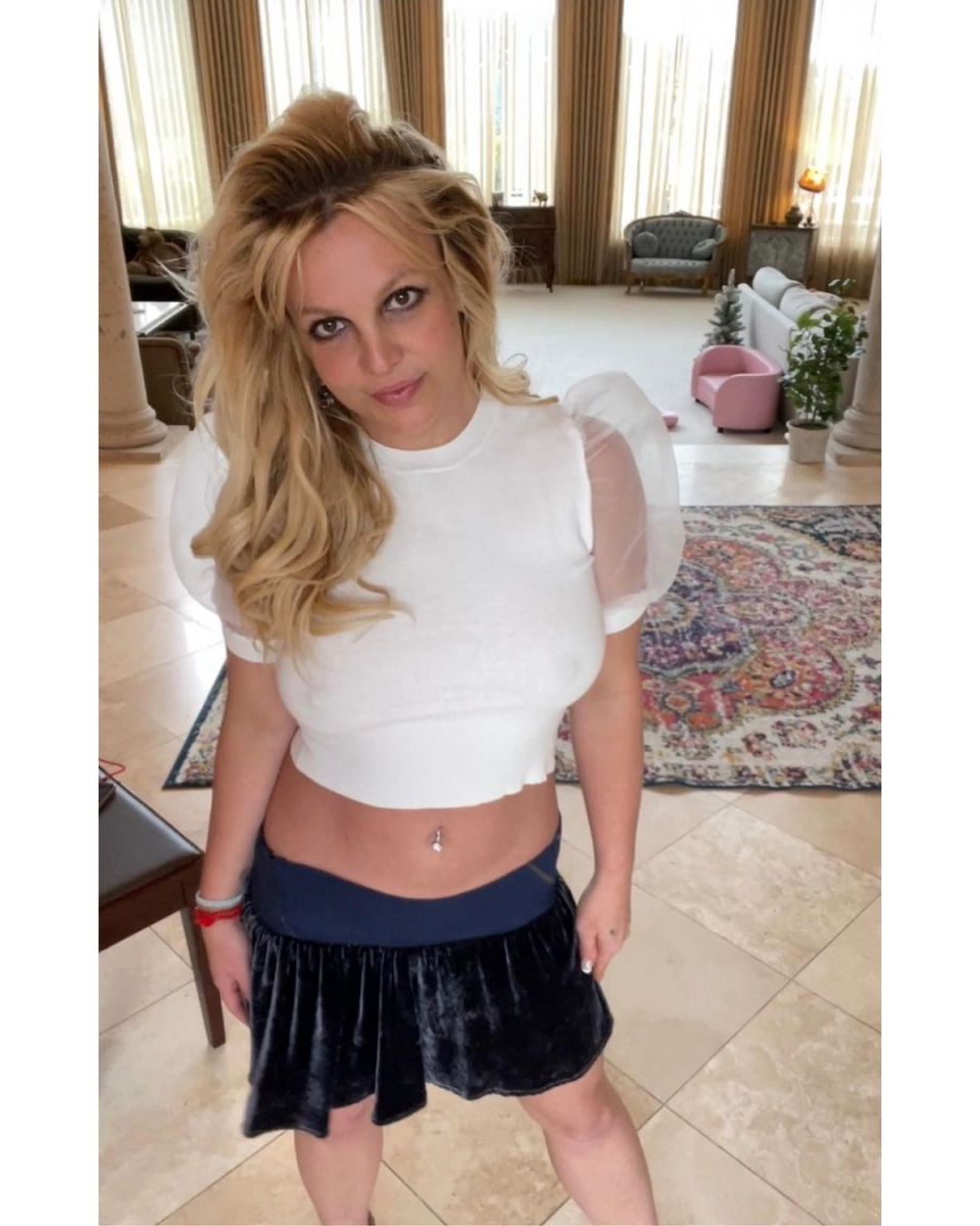 Britney Spears posing for a picture