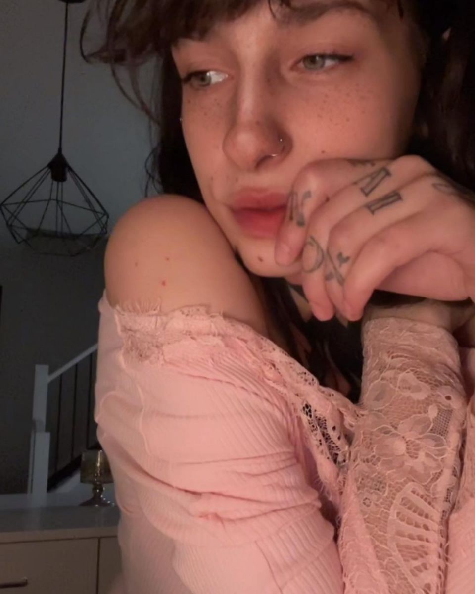 Chloe Sutherland posing for a picture