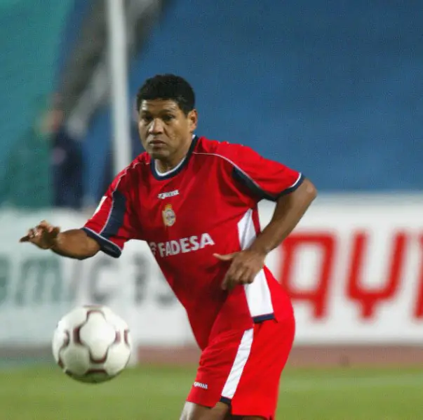 Donato-looks-at-the-ball-during-a-match-between-Deportivo-la-Coruna-and-Espanyol-on-the-26th-of-January-2003Ãƒâ€šÃ‚