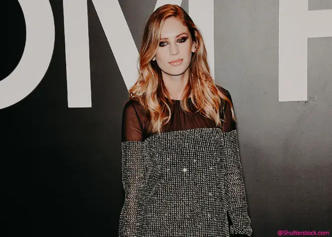 Dylan-Penn-arrives-to-the-Tom-Ford-Autumn-Winter-2015