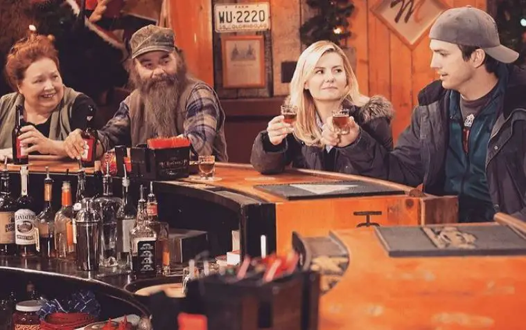 Elisha Cuthbert with her cast members