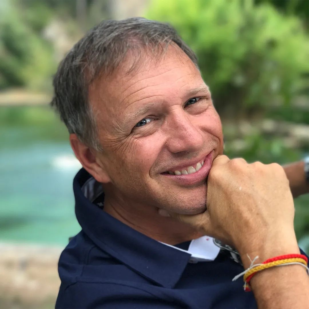 Glenn Stearns's show Undercover Billionaire has fans doubting if things shown on the show are real or fake.