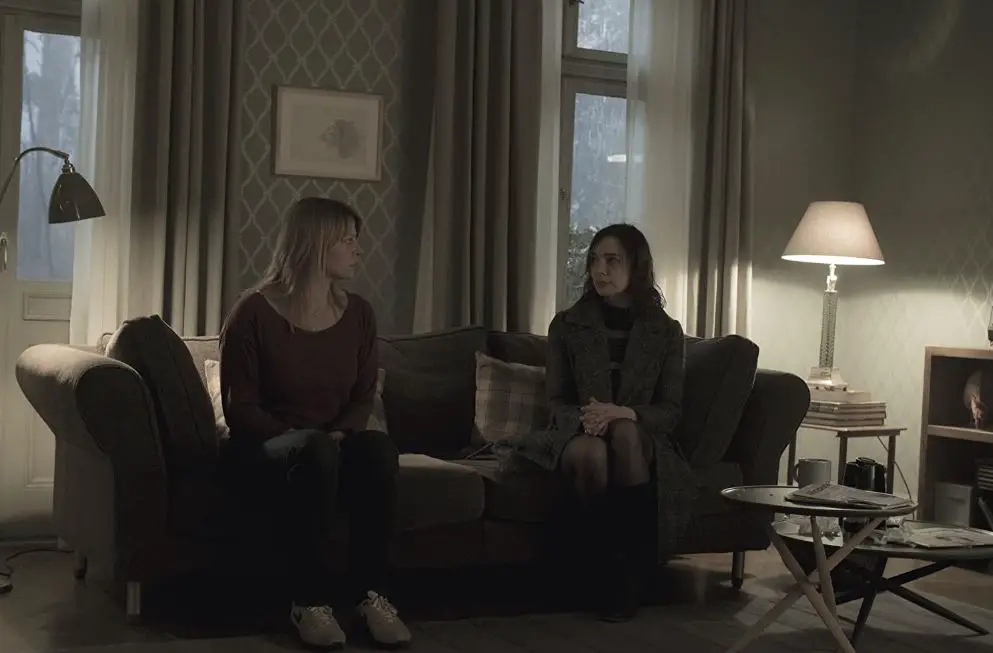 Maja Schöne and Jördis Triebel plays the characters Hannah Kahnwald and Katharina Nielson, respectively, in Netflix's series Dark