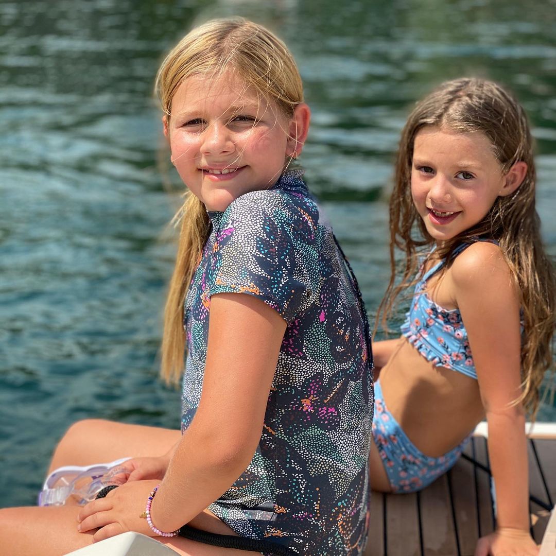 Ian Ziering’s daughters, Mia and Penna, from his second wife, Erin Ludwig, posing for a photo