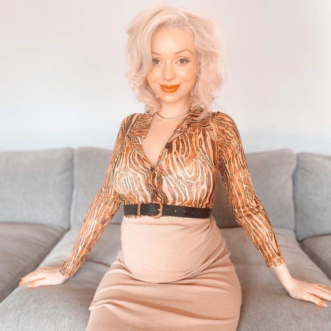 The TikToker posing for a picture at seven months pregnant. 