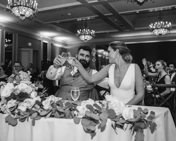Jason Kelce Met His Wife Kylie McDevitt Kelce On Tinder Jason Kelce Met His Wife Kylie McDevitt Kelce On Tinder