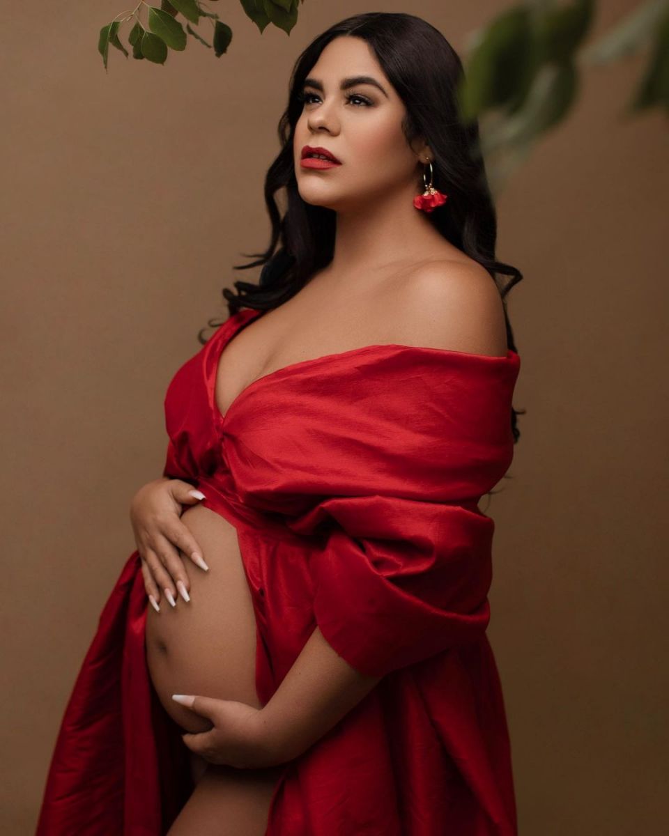 The actress posing for a picture and flaunting her baby bump.