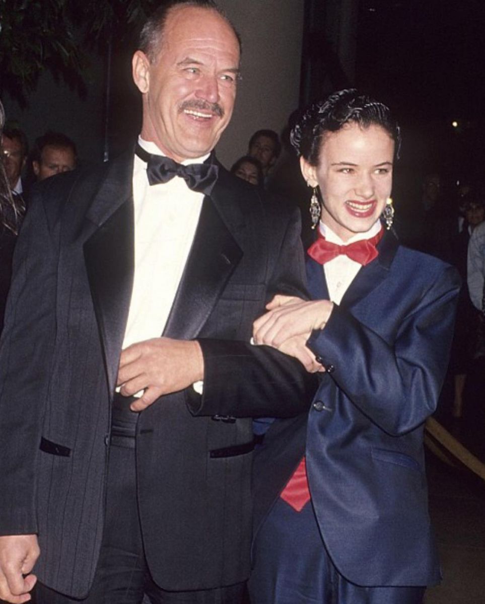 Juliette Lewis with her father Geoffrey Lewis at Golden Globe in 1992.