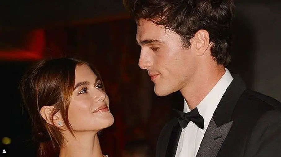 Kaia Gerber and Jacob Elordi looking at each other