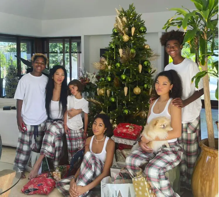 Kimora Lee Simmons with her kids