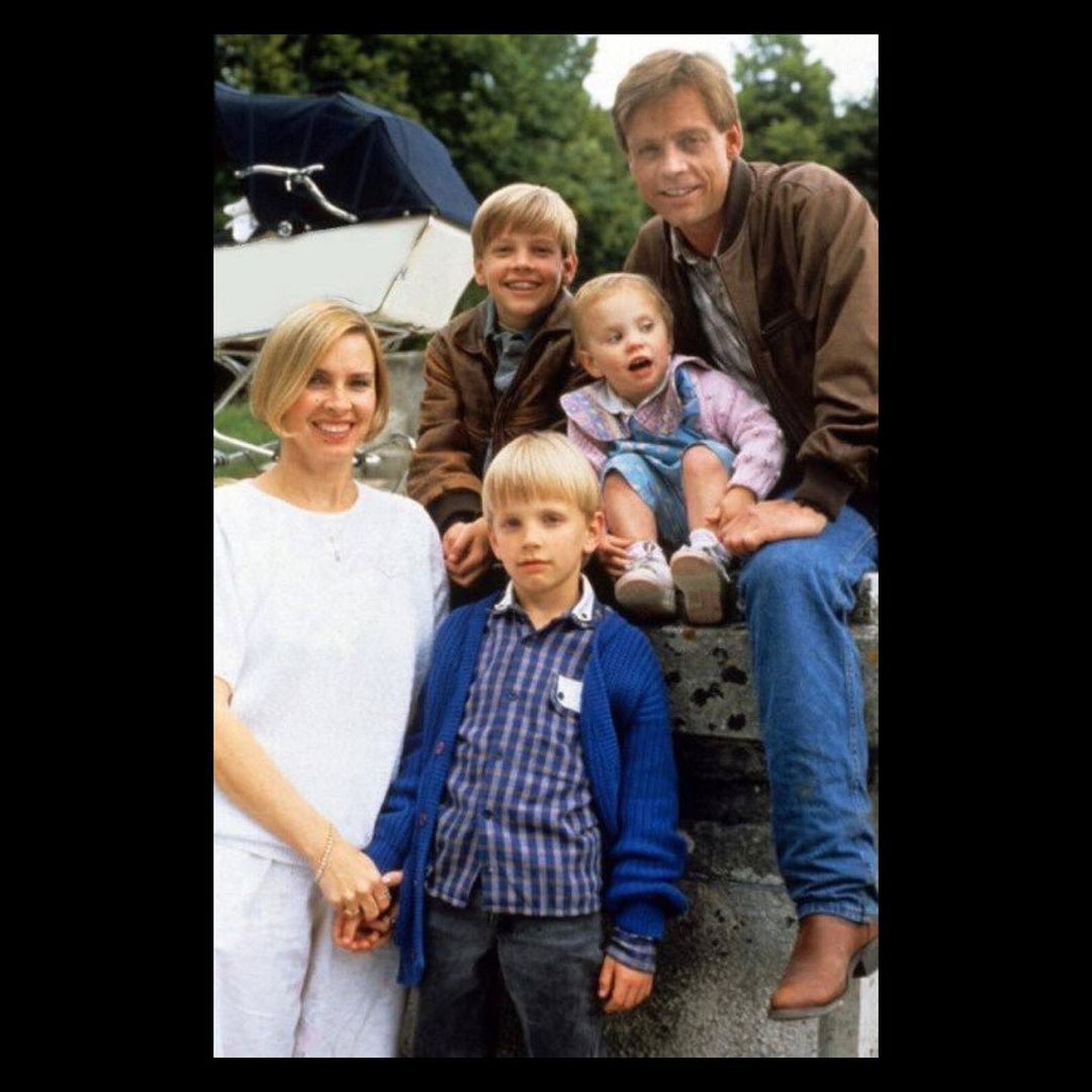 Mark Hamill posing with his wife York, son Nathan, son Griffin and daughter Chelsea in the '90s