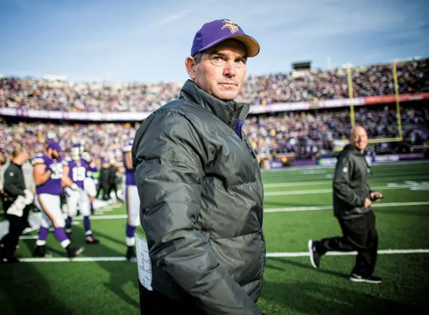 Mike Zimmer Durante el juego de Minnesota Vikings' Game