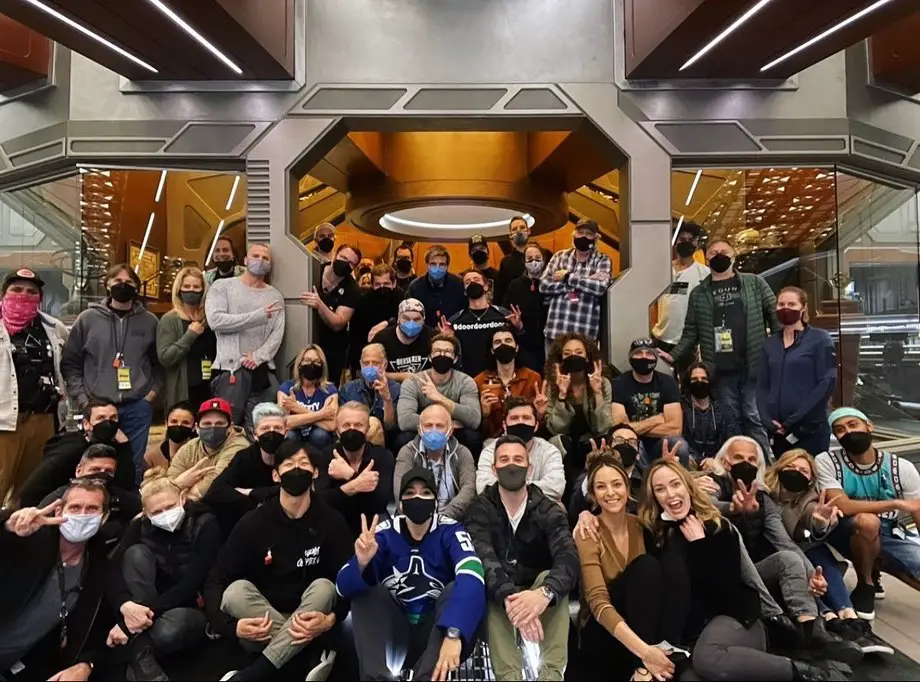 Nick Zano strikers pose with the members of 'Legends of Tomorrow.'