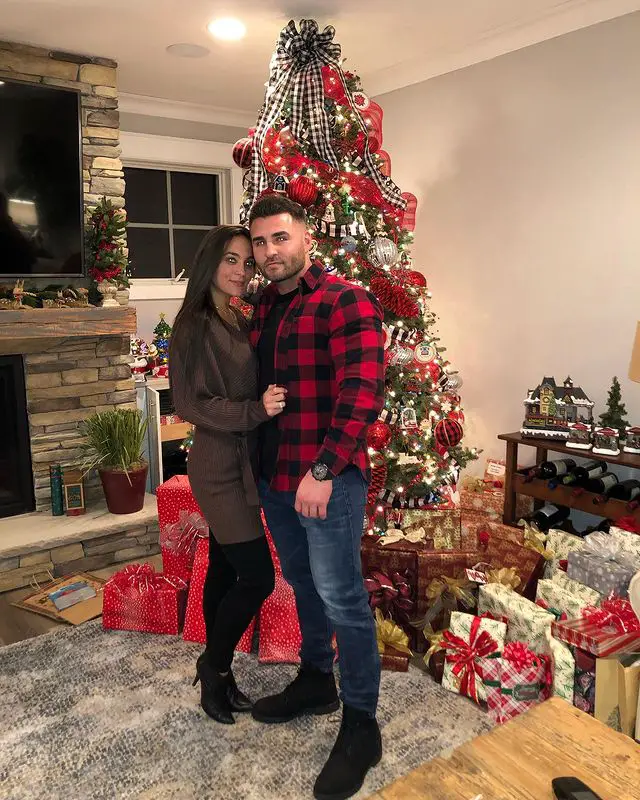 Sammi Sweetheart with now boyfriend Justin May in Christmas 2021.