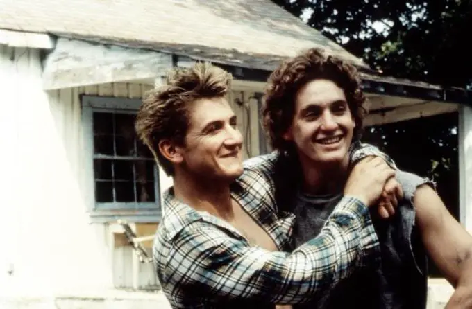 Sean Penn with his brother Chris Penn in 1985.