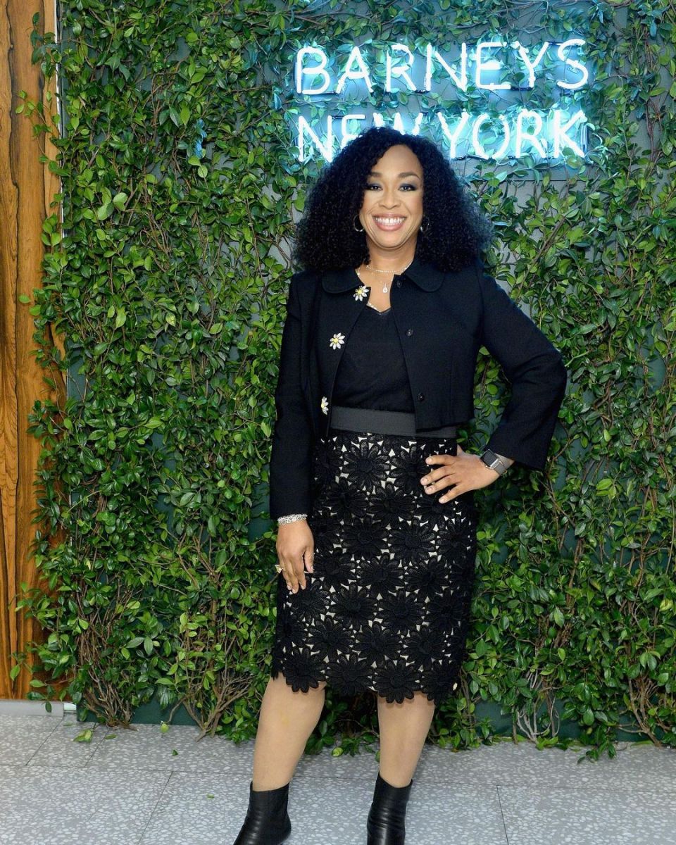 Shonda Rhimes flaunting her looks post weight loss.