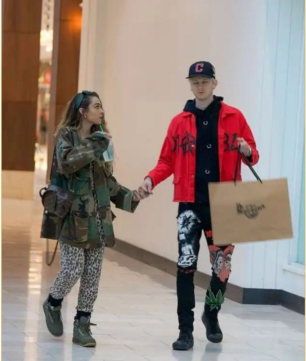 Sommer Ray has received apology from Machine Gun Kelly for cheating on her with Megan Fox.