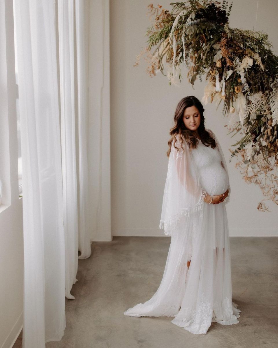 Tori Roloff showing off her baby bump.