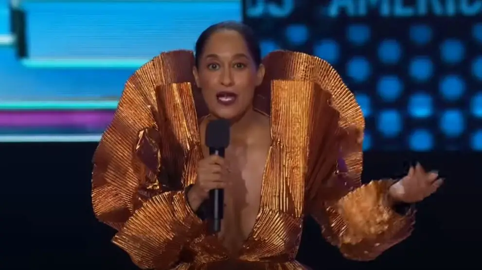Tracee Ellis Ross's eye twitched during the 42nd AMAs