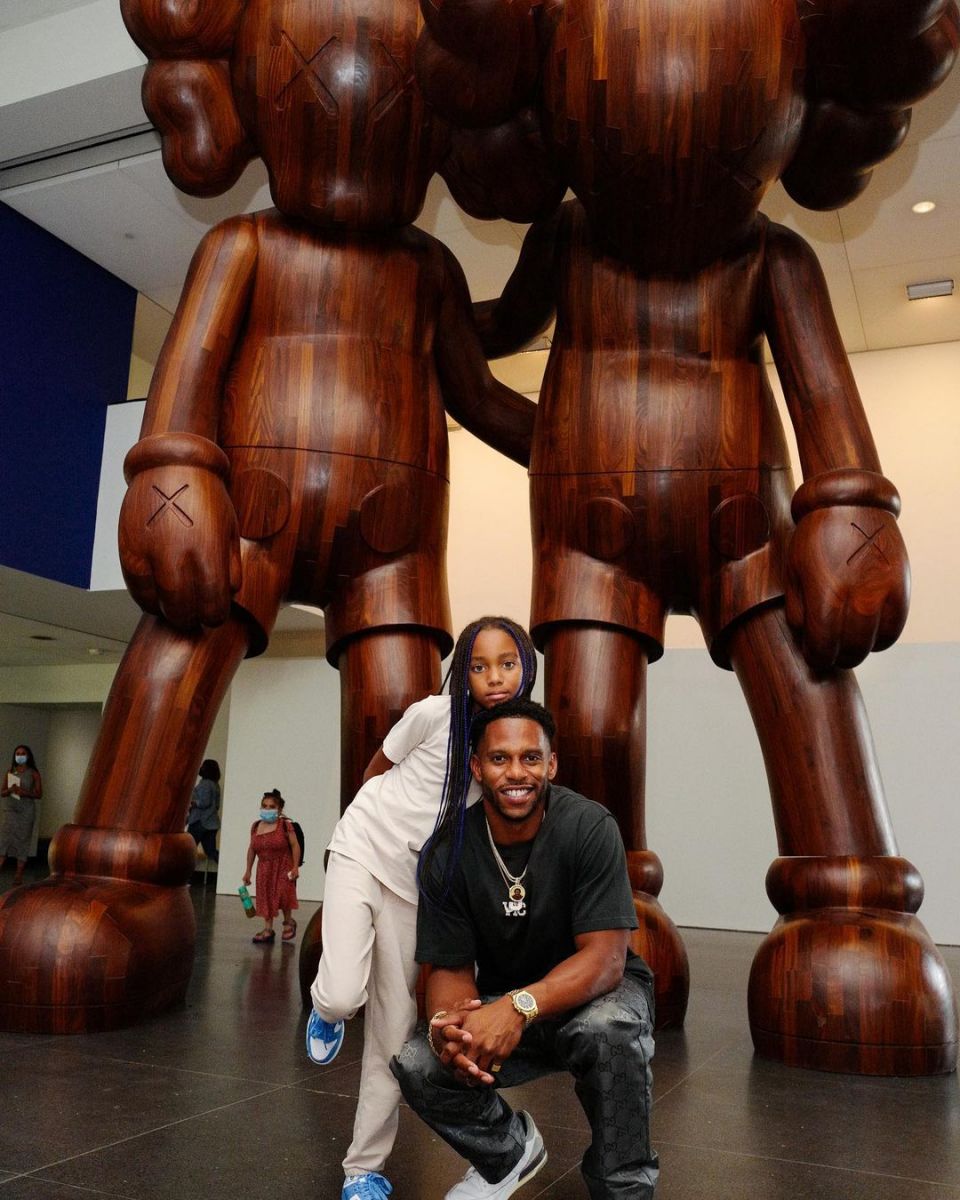 Victor Cruz and his daughter Kennedy at the Brooklyn Museum.
