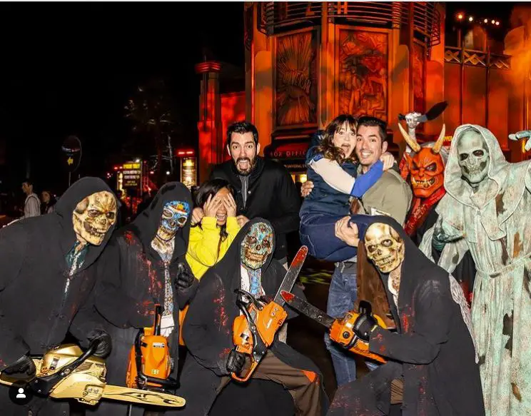 Zooey Deschanel and boyfriend Jonathan Scott go Instagram Offical