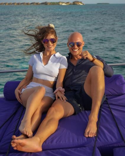 Amanda Cerny with her boyfriend Johannes Bartl in July 2021. 