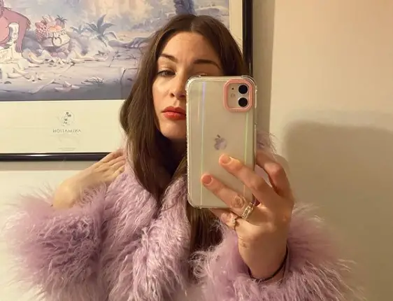 Beth Rylance posing for a mirror selfie a week before 30th birthday