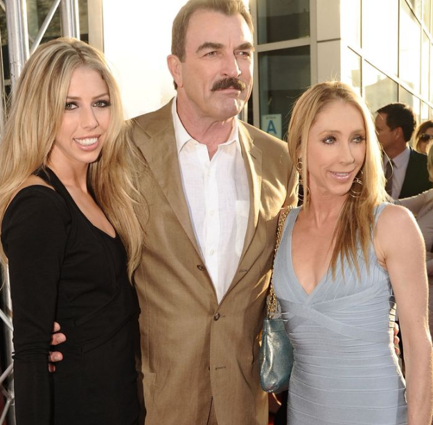 Hannah, Tom Selleck and Jillie Mack arrive in premier of 'Killers'