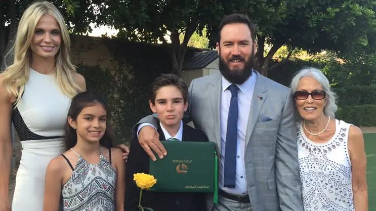 Mark Paul Gosselaar with his wife, children and mother