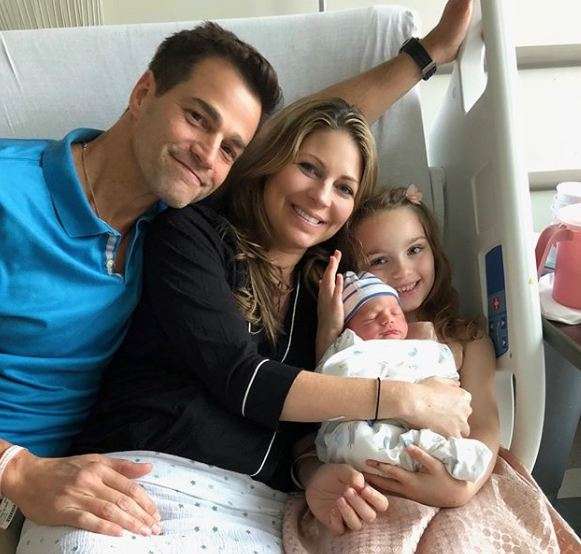 Rob Marciano dá as boas-vindas ao filho Mason Anthony Marciano com a esposa Eryn e a filha Madelynn em 12 de Junho de 2018