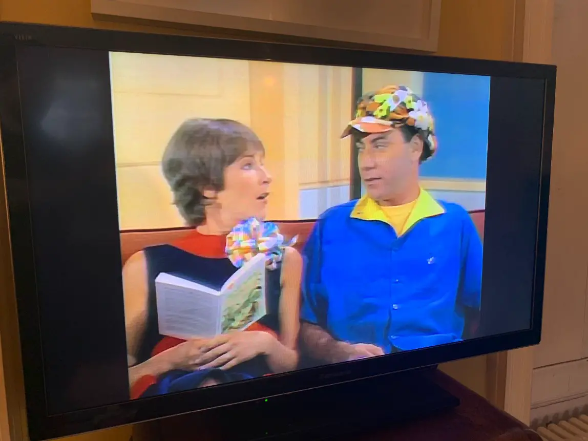 Alan Arkin alongside his second spouse, Barbara Dana, on a 1970 Sesame Street episode.