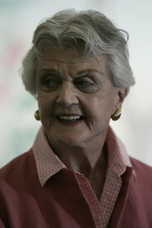 Angela Lansbury is still alive and now splits time between California, New York, and Ireland.