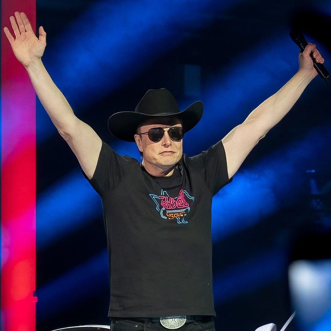 Elon Musk criticized by stans for his intentions to ban stan accounts from Twitter.