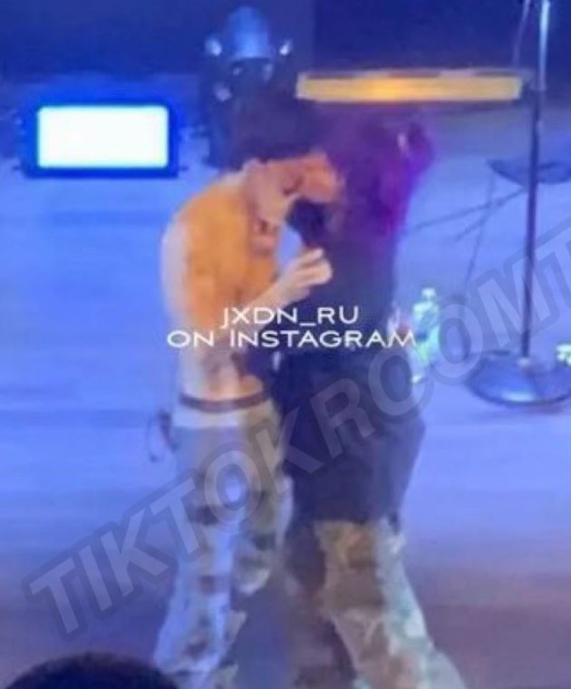 Jaden Hossler kissing Killboy on stage after breaking up with Nessa Barrett