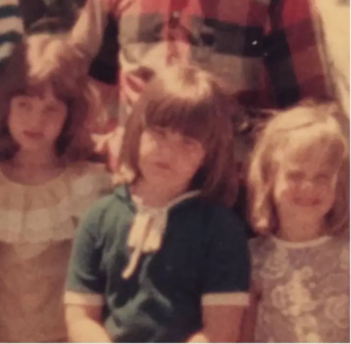 Jenny McCarthy and her sister and Melissa McCarthy as kids.
