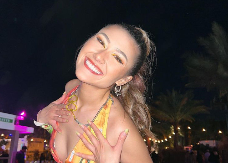Kirsten-Titus-Reposts-Flashing-Picture-from-Instagram-Story-for-Hilarious-Reaction