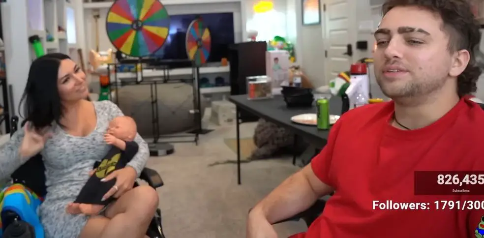 Mizkif and Alinity during the new baby challenge