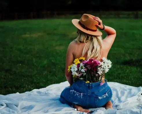 Noah Thompson's girlfriend photo upload that caused the break-up rumor