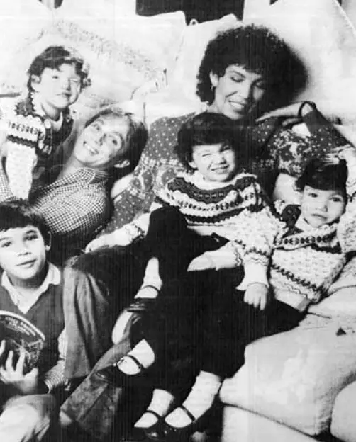 Richard Thomas with his first wife, Alma Gonzales, and their four children.