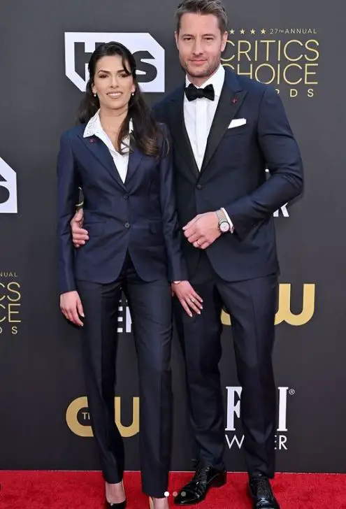 Sofia Pernas and her husband Justin Hartley in matching outfit during the Critics Choice Awards