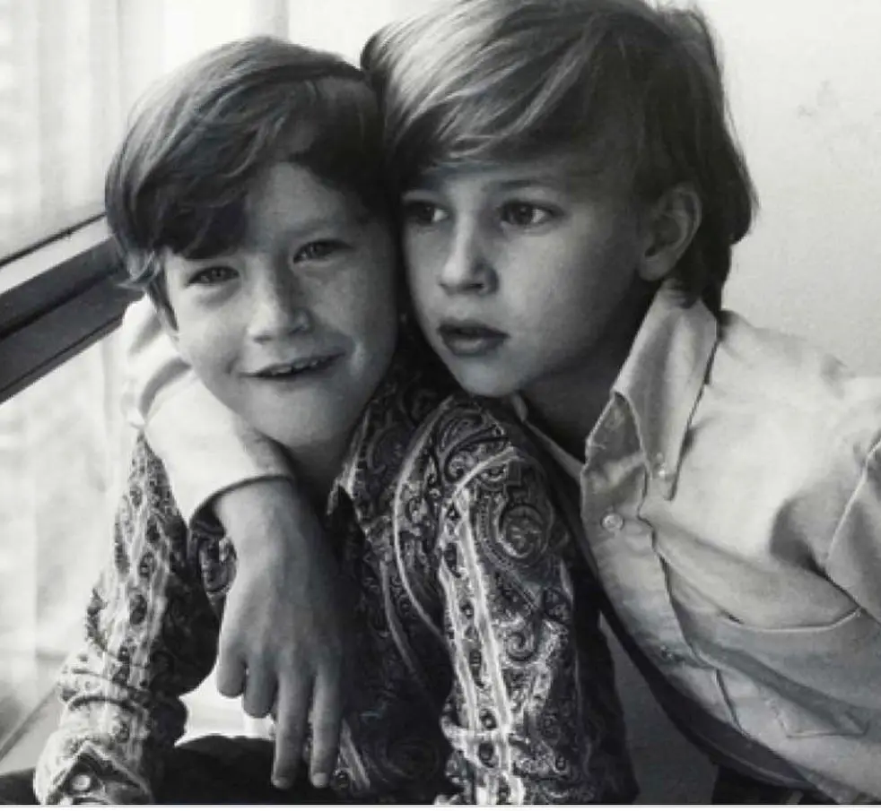 The Cooper siblings, Carter and Anderson,Â posing for a picture when they were young