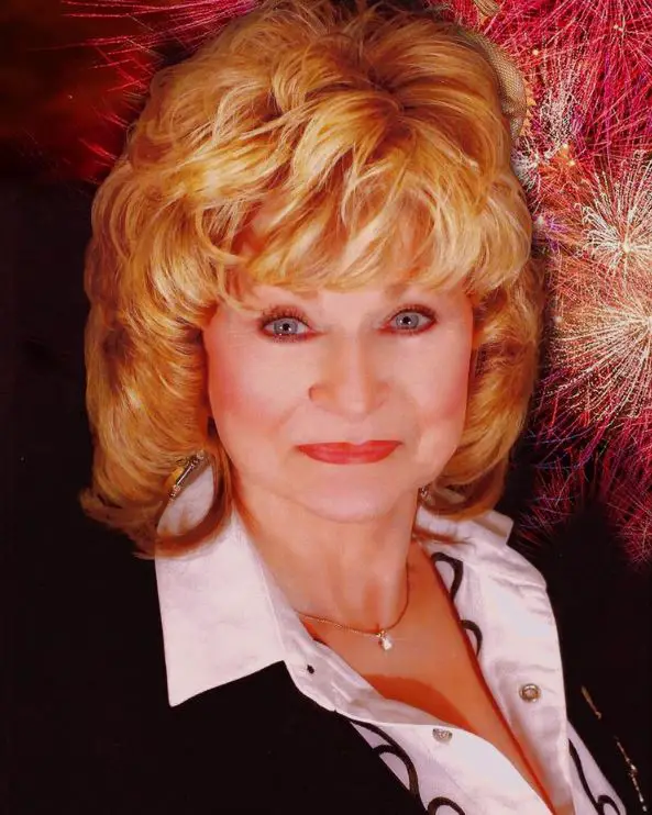Loretta Lynn's sister Peggy Sue Wright.