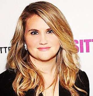 jillian bell husband boyfriend married turn tour guide into sexual romance after