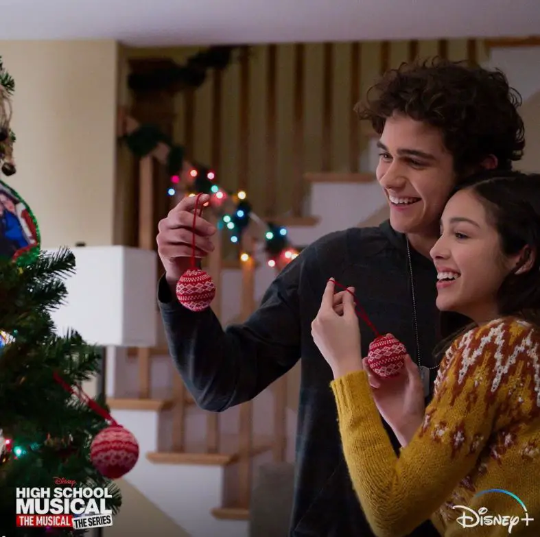 Joshua Bassett and Olivia Rodrigo in the set of 'HSM: The Musical: The Series.'