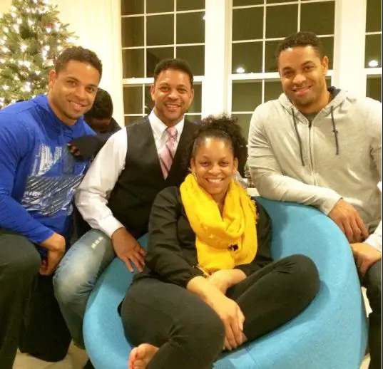 kevin hodge with his twin brothers and other siblings